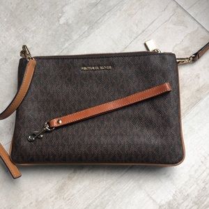 Michael Kors Crossbody...